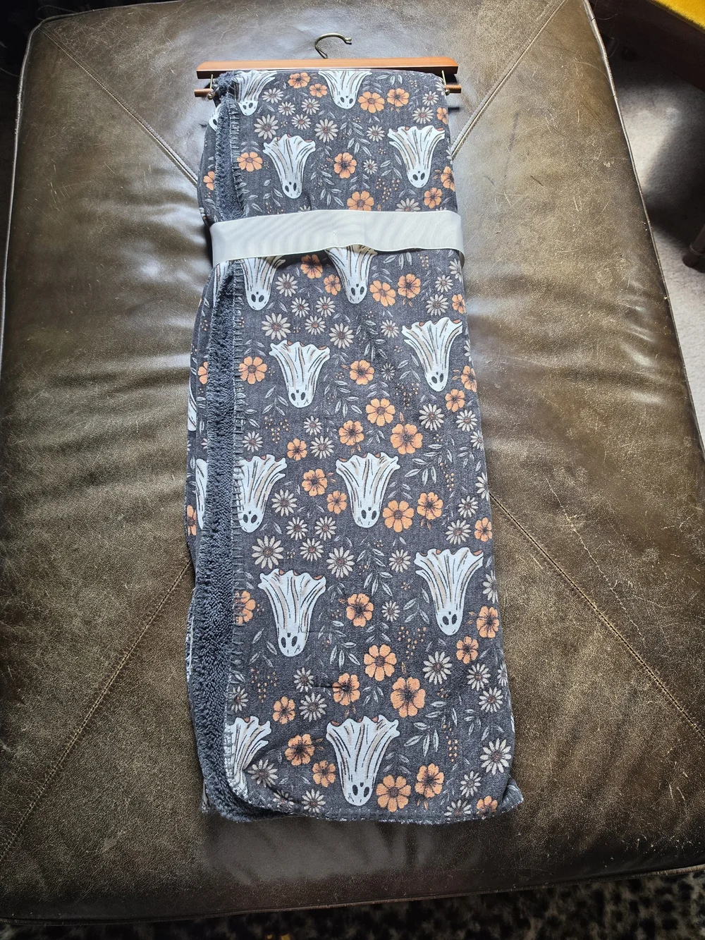 Magaschoni Cozy Plush Reversible Halloween Ghost Blanket NWT